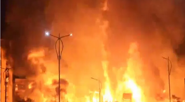 اندلاع حريق بمبنى كلية طيب عين شمس ومصدر بالجامعة يرد